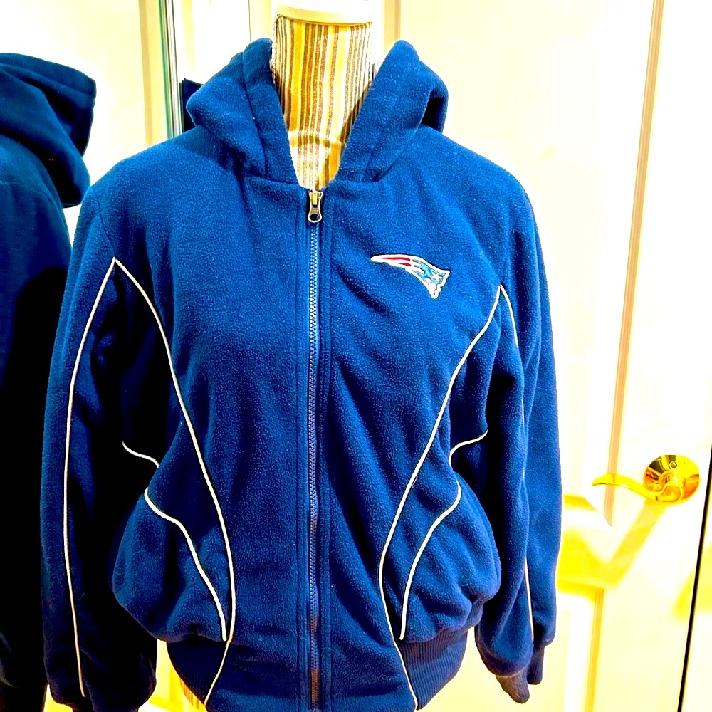 This beautiful lined NFL team Patriots jacket for women. Perfect condition
